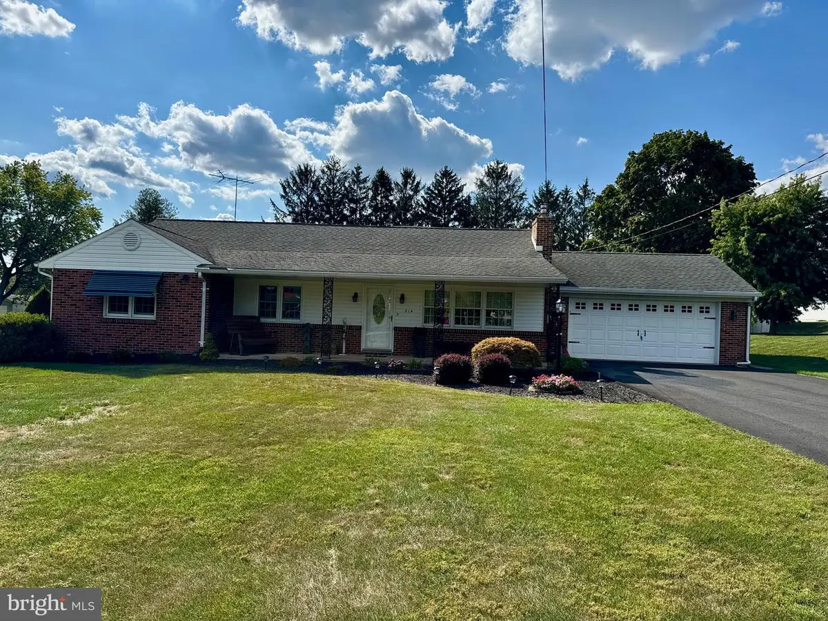 214 S Sunset Dr, Shrewsbury, PA 17361 - Image #1