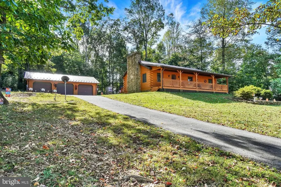 1067 Hametown Rd, Glen Rock, PA 17327 - #2