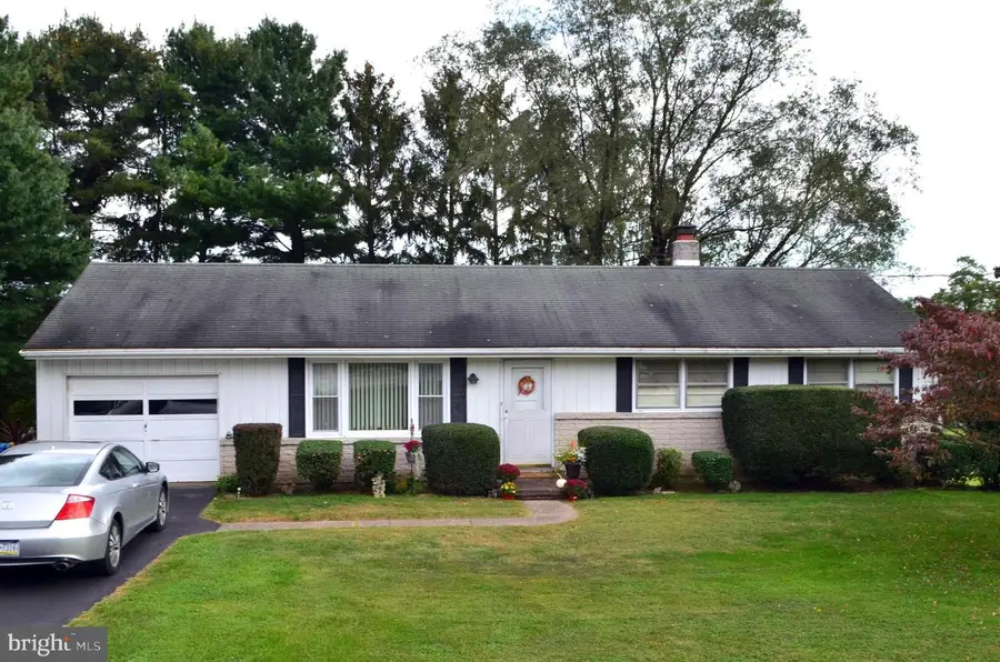 880 Springvale Rd, Red Lion, PA 17356 - Image #2