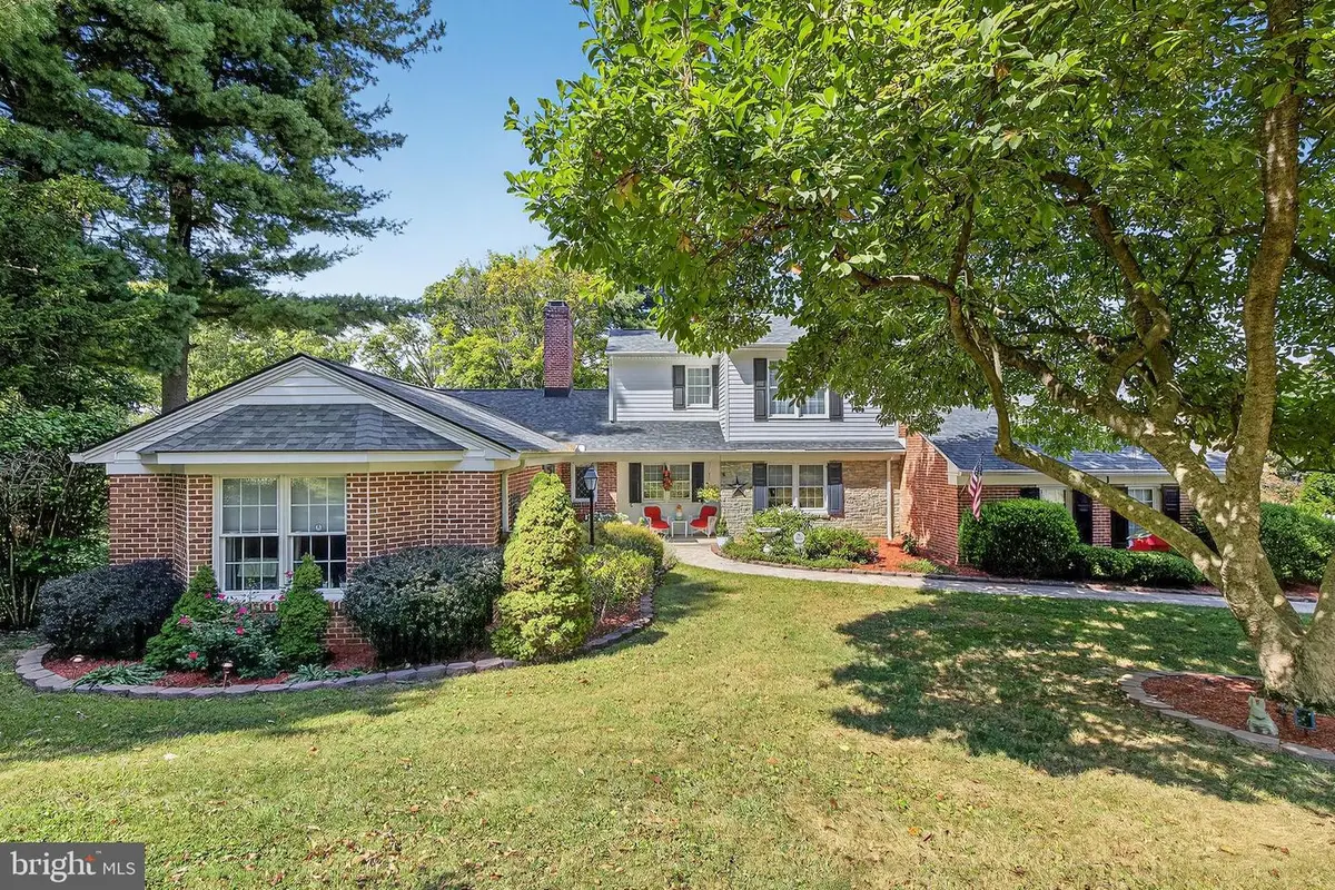 1142 Wyndham Dr, York, PA 17403 - Image #1