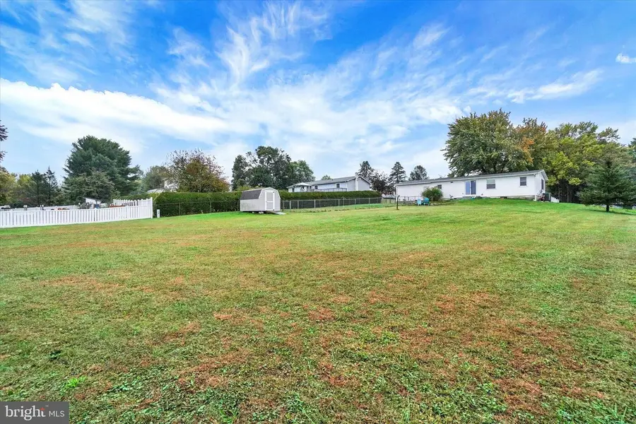 3005 Acorn Ln, Red Lion, PA 17356 - Image #2