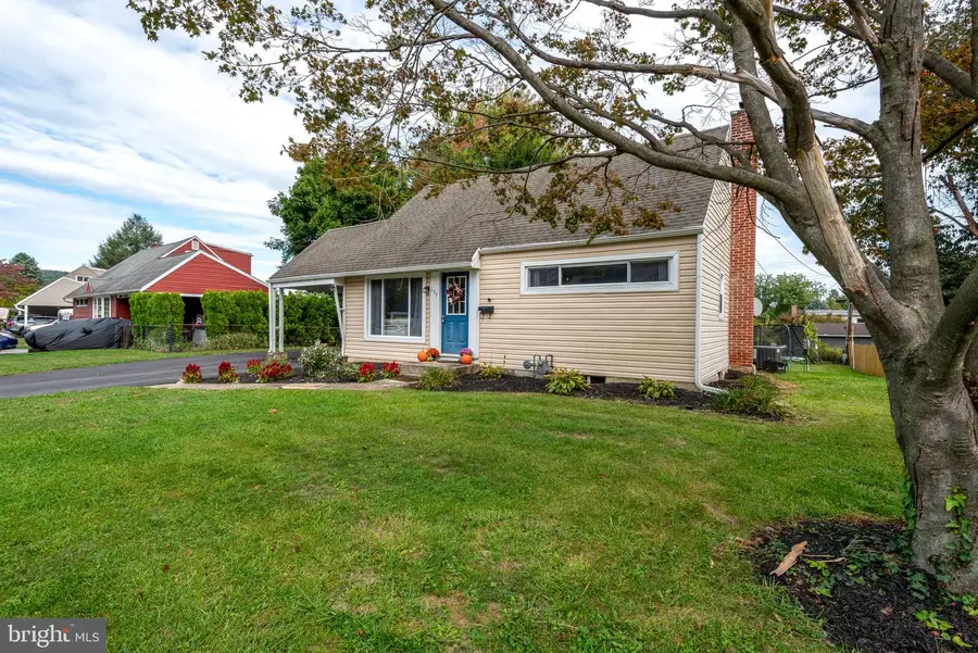 157 Sylvan Dr, York, PA 17402 - Image #2