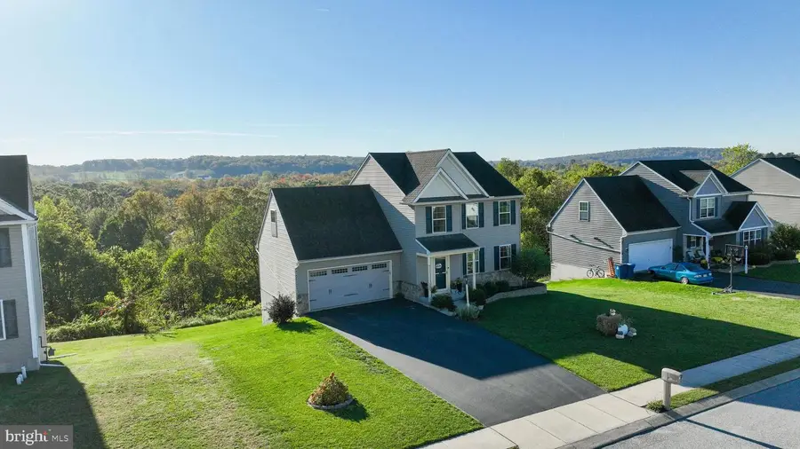 385 Riviera St, Mount Wolf, PA 17347 - Image #2