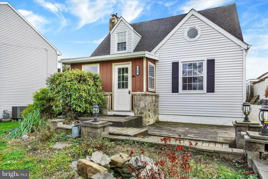 720 Skyline Dr, York, PA 17406 - Image #2