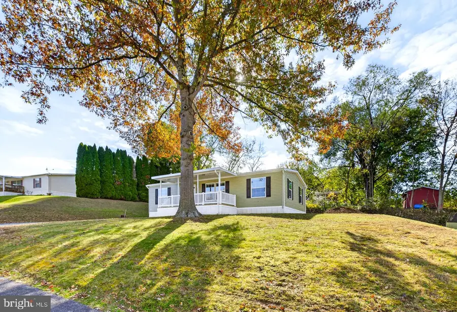 105 Fawn Circle Dr, Windsor, PA 17366 - Image #2