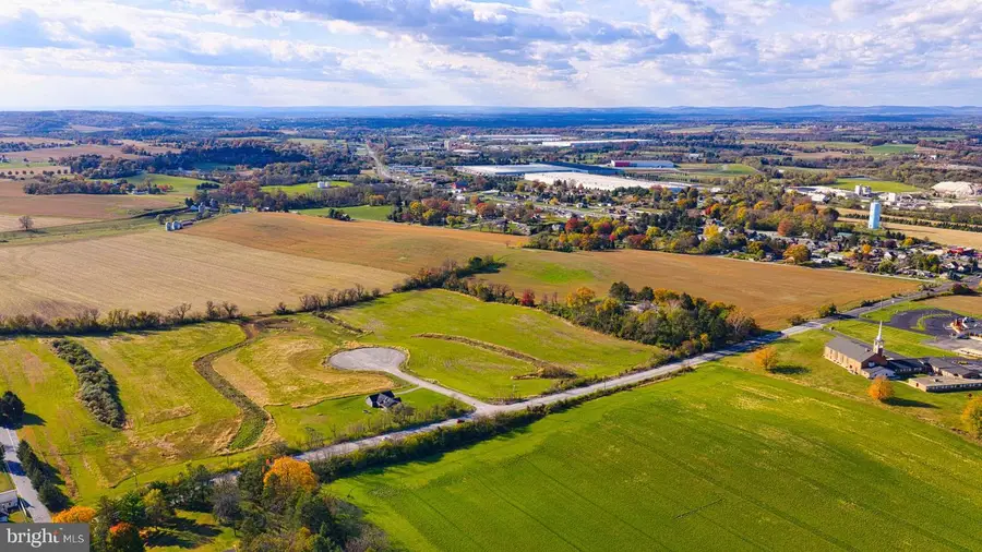 4025 Rolling Meadow Ct, York, PA 17408 - Image #3