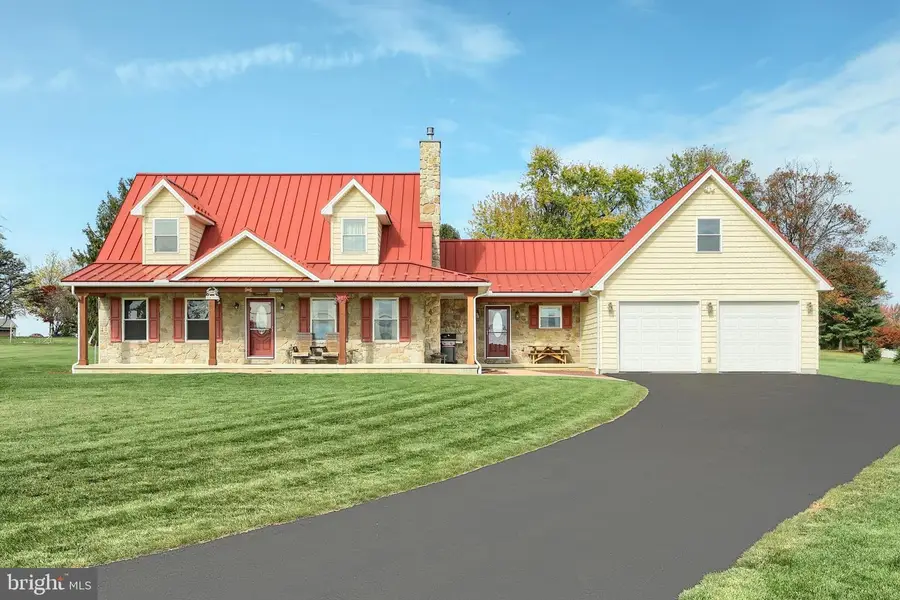 16434 Cross Roads Ave, Stewartstown, PA 17363 - Image #2