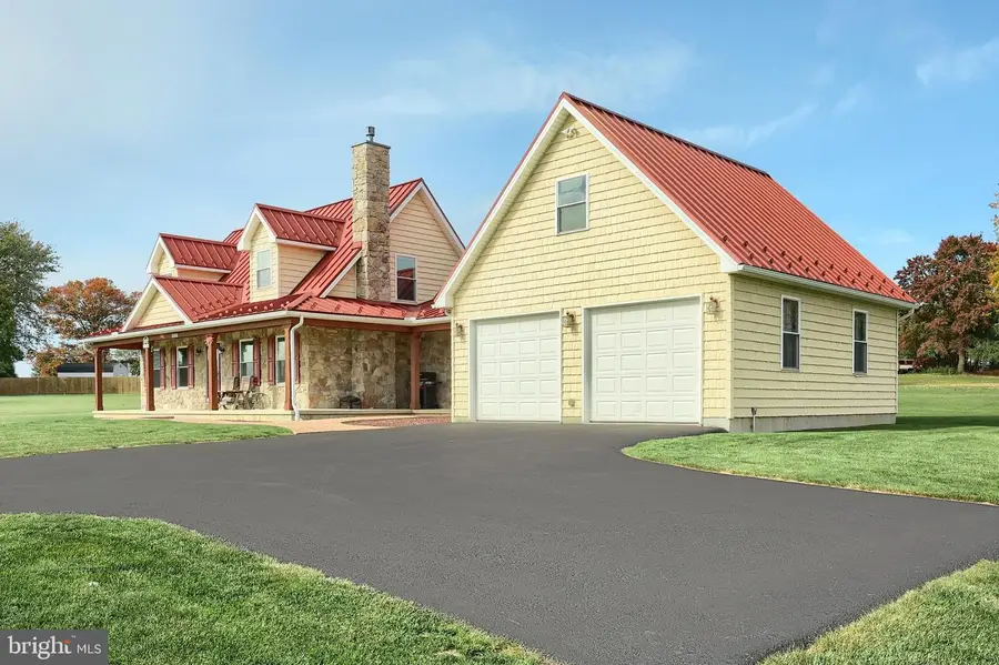 16434 Cross Roads Ave, Stewartstown, PA 17363 - Image #3