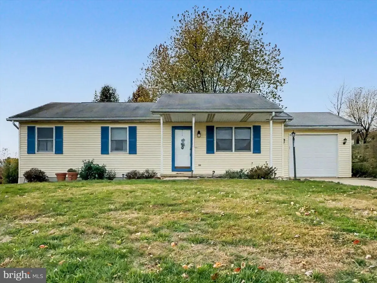 123 Overview Cir E, Red Lion, PA 17356 - Image #1