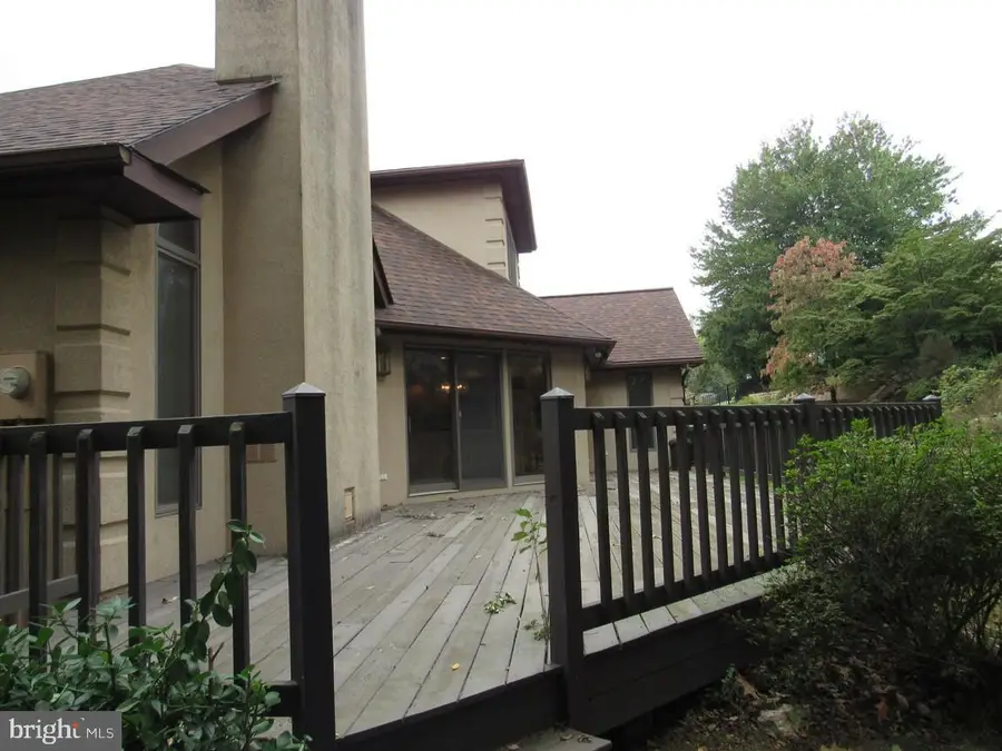 889 Heritage Hills Dr, York, PA 17402 - Image #3