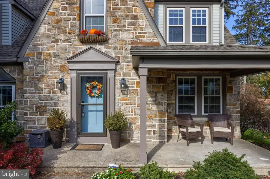 343 Old Garden Ln, York, PA 17403 - Image #2