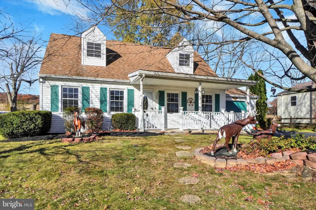 4085 Sandra Dr, York, PA 17402 - Image #1