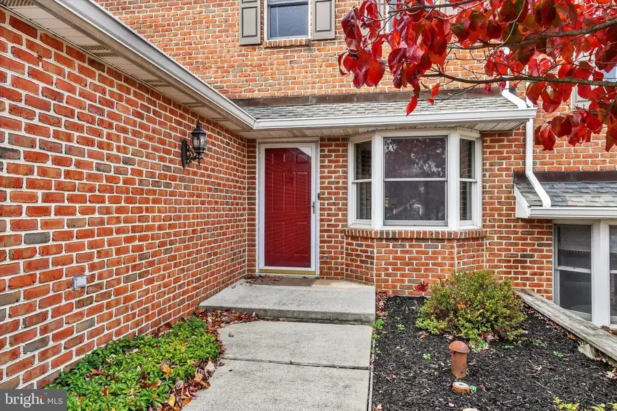 275 Wyntre Brooke Dr, York, PA 17403 - Image #2