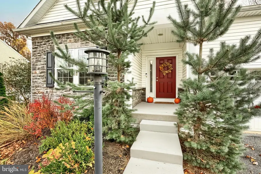 947 Countryside Rd, Seven Valleys, PA 17360 - Image #2