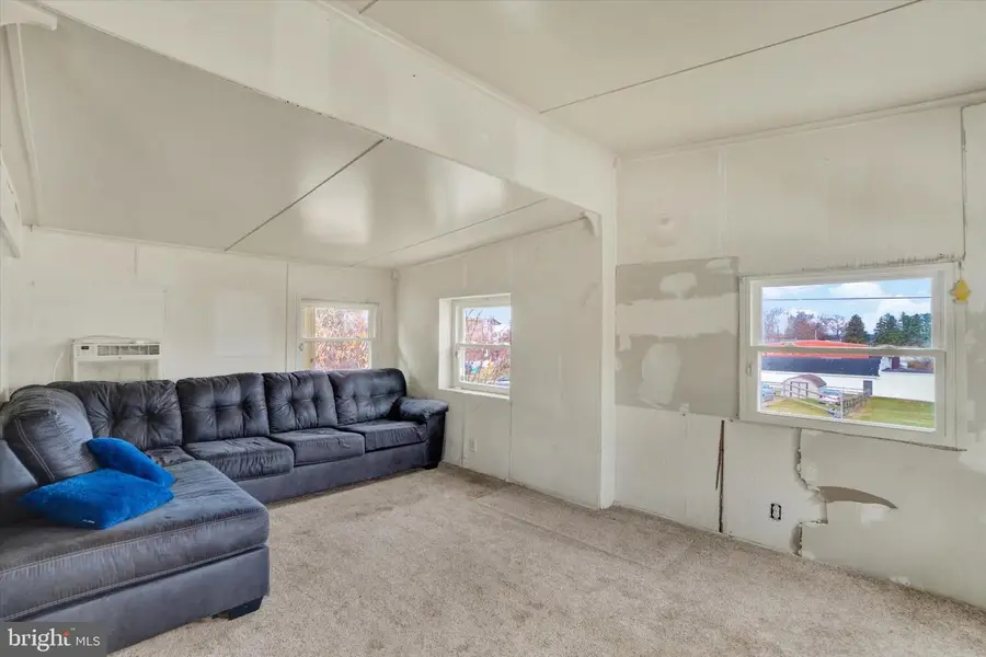 430 E Maple St, Dallastown, PA 17313 - Image #3