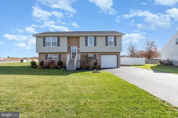 3221 Grey Fox Cir, DOVER, PA 17315