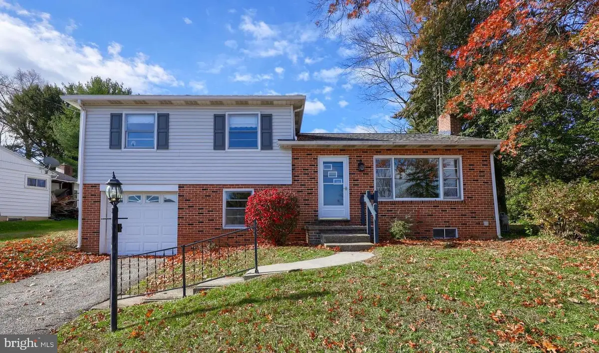 10 Circle Dr, York, PA 17402 - Image #1