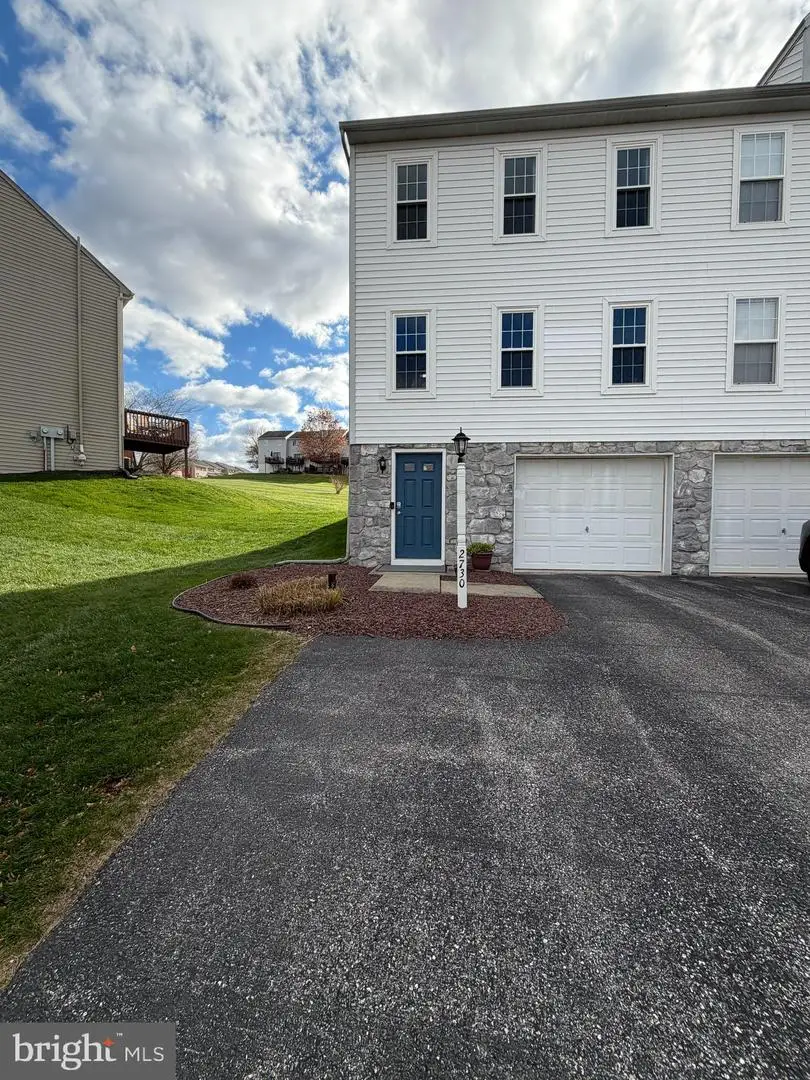 2730 Woodmont Dr, York, PA 17404 - Image #2