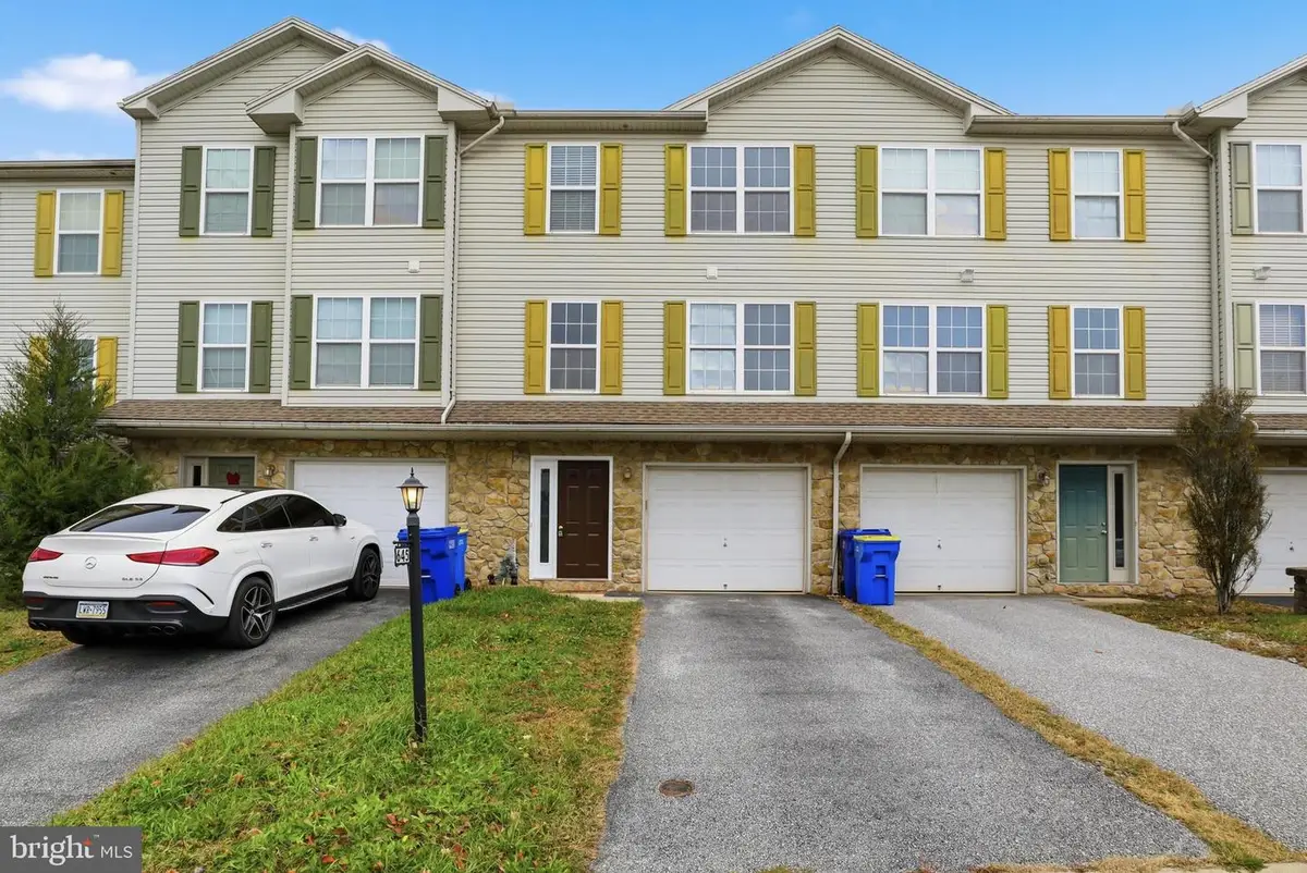 645 Fisher Dr, York, PA 17404 - Image #1