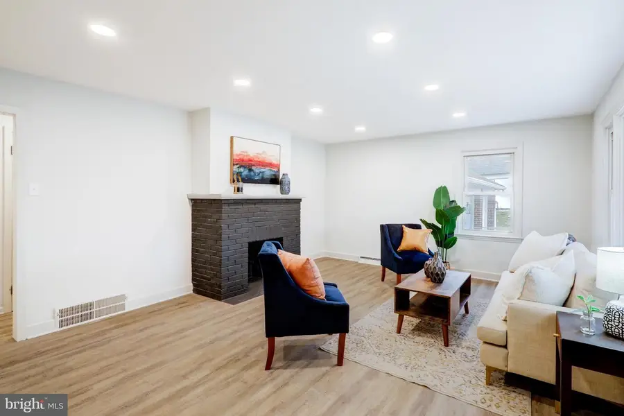 7047 Lincoln Hwy W, Thomasville, PA 17364 - Image #2