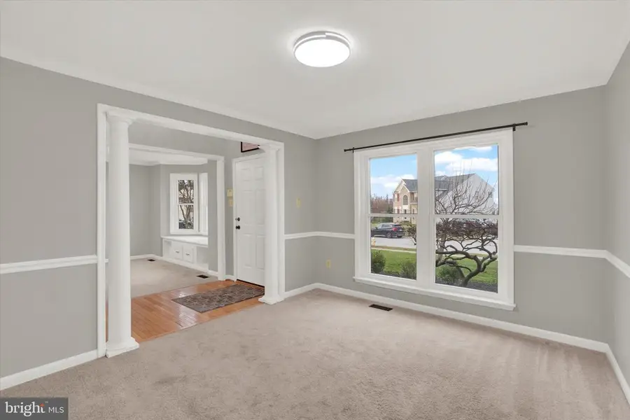 735 Clydesdale Dr, York, PA 17402 - Image #3