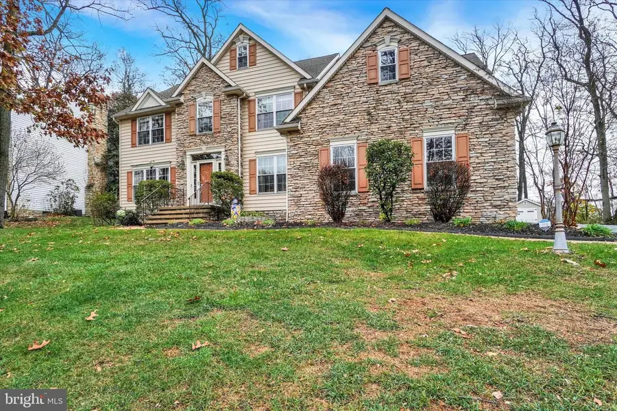 138 W Crestlyn Dr, York, PA 17403 - Image #2