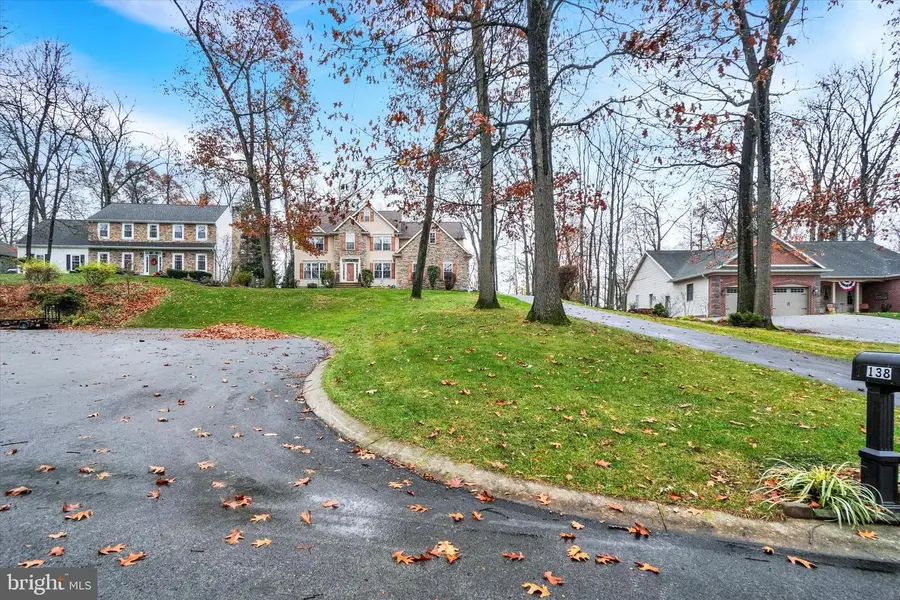 138 W Crestlyn Dr, York, PA 17403 - Image #3