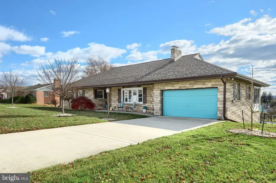 4330 Briarwood Ct, York, PA 17408 - Image #2