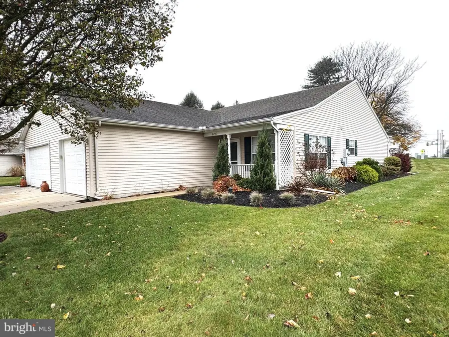 6746 Seneca Ridge Dr, York, PA 17403 - Image #2