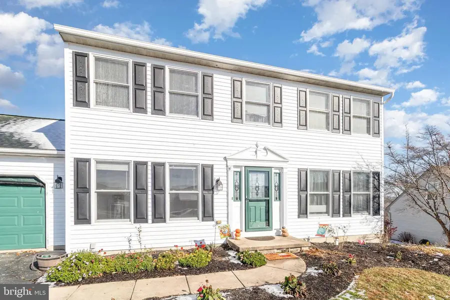 210 Abbey Dr, Mount Wolf, PA 17347 - Image #3