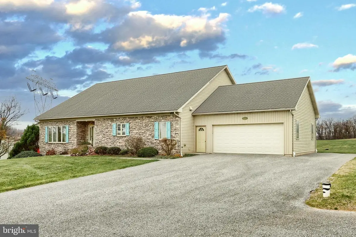 1317 Manor Rd, Windsor, PA 17366 - Image #1