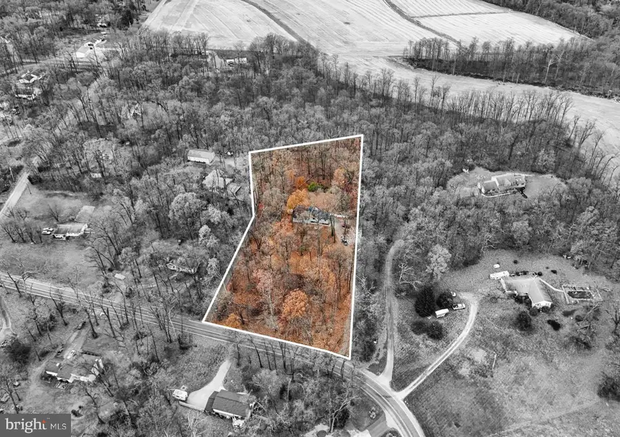 7923 Hickory Rd, Stewartstown, PA 17363 - Image #2