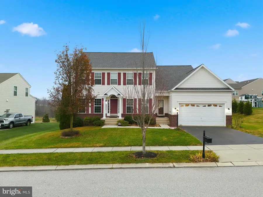 8569 Diamond Run Ct, Seven Valleys, PA 17360 - Image #2