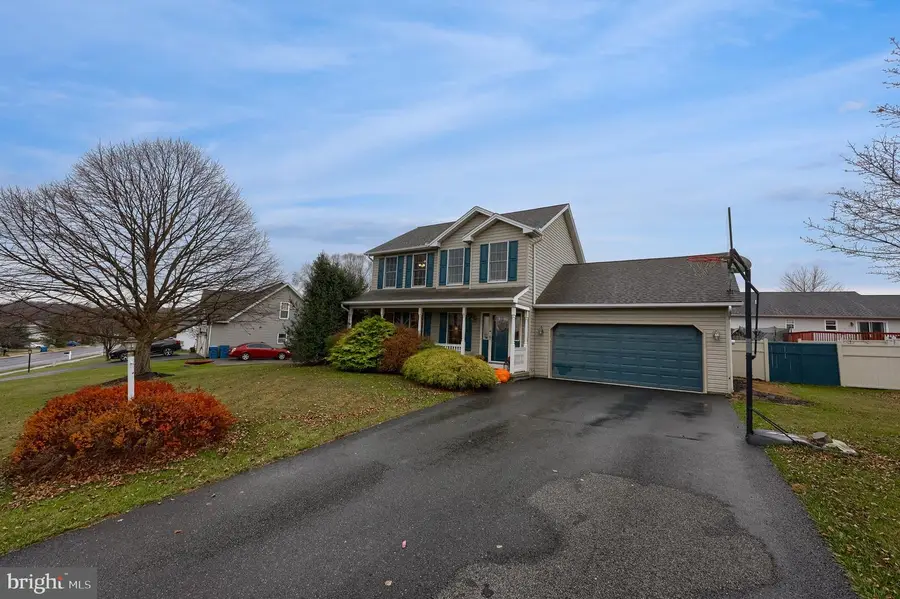 115 Abbey Dr, Mount Wolf, PA 17347 - Image #2