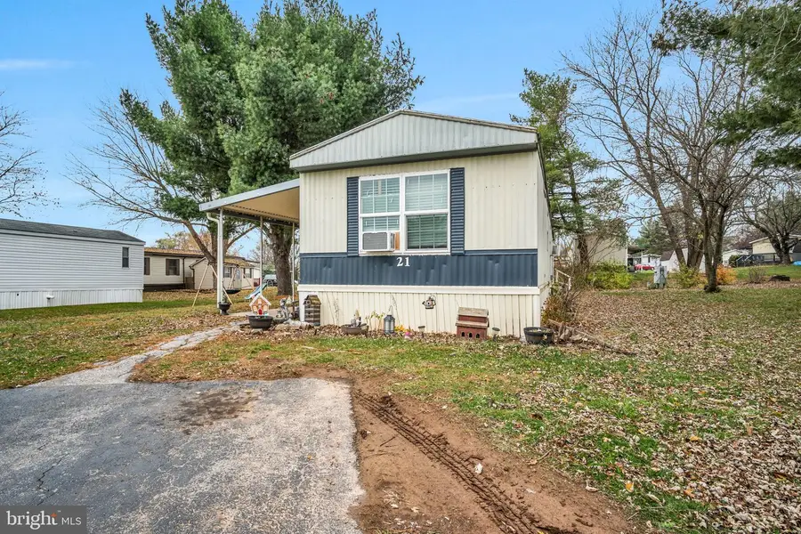 21 Willow Tree Ln, Dover, PA 17315 - Image #2