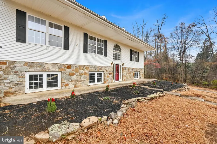 7962 Woodland Dr, Hanover, PA 17331 - Image #2