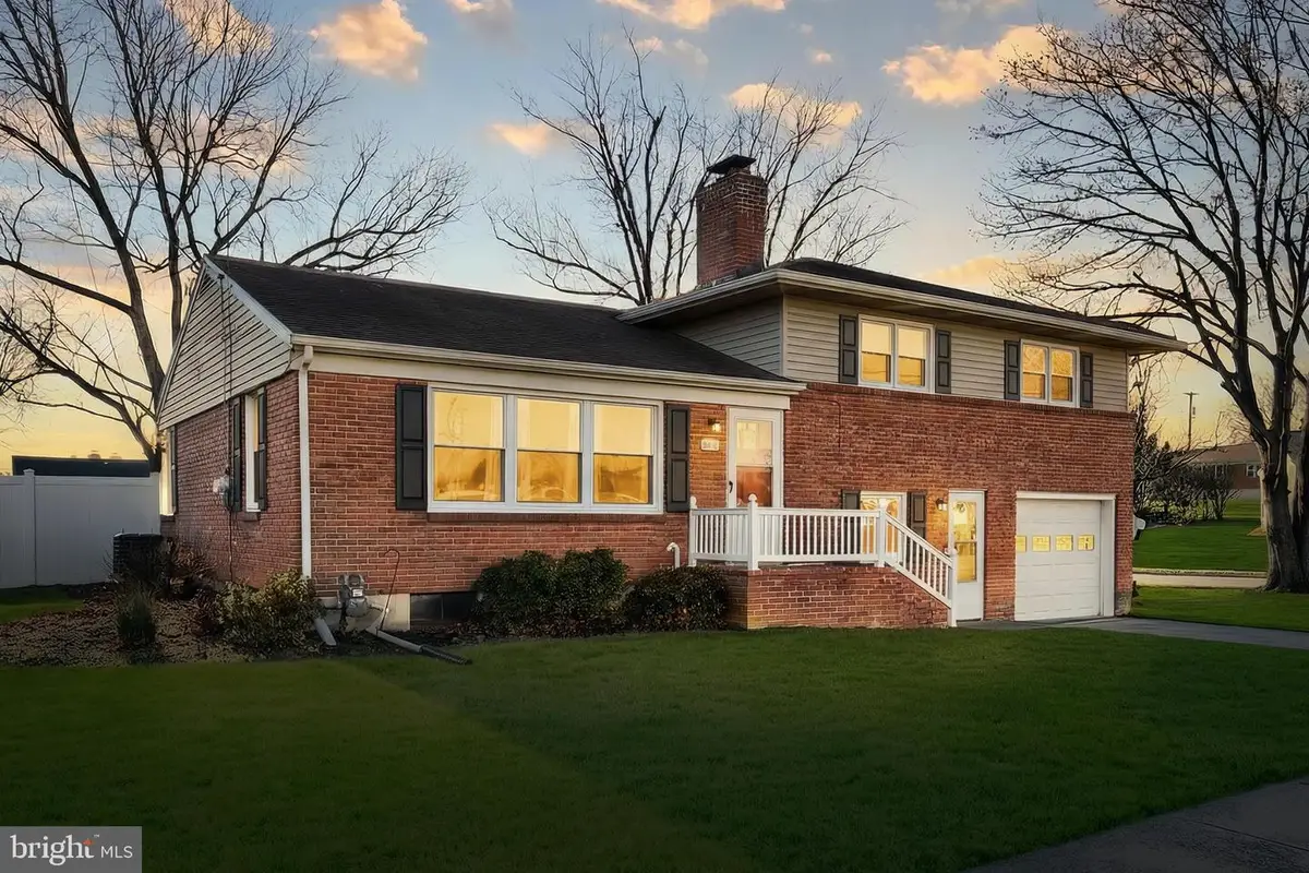 102 Pine Springs Blvd, York, PA 17408 - Image #1