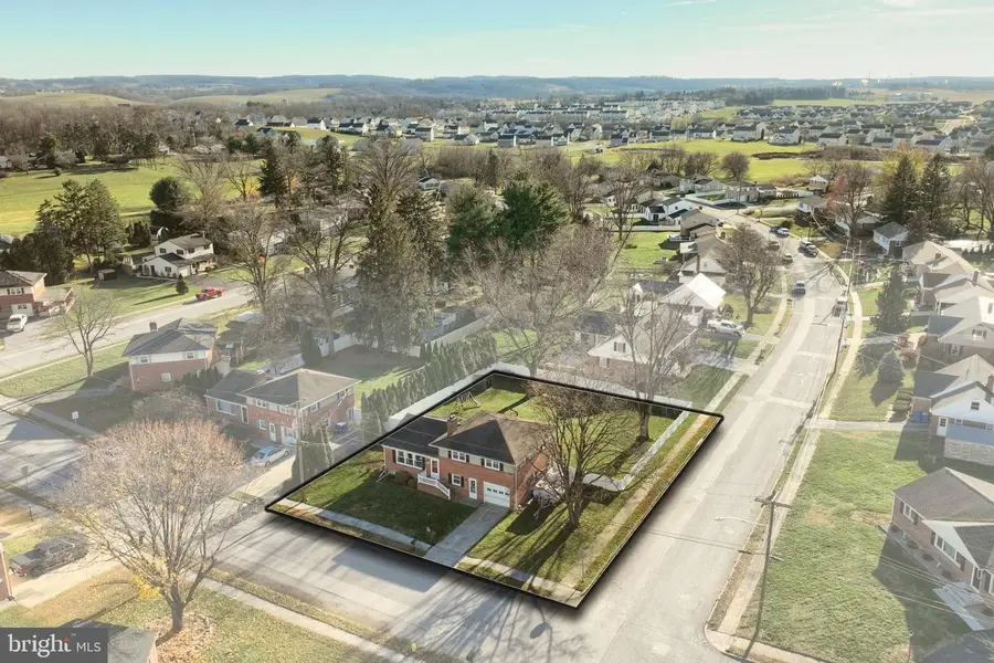 102 Pine Springs Blvd, York, PA 17408 - Image #3