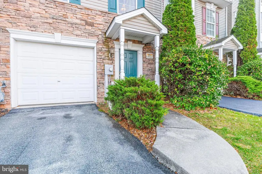 374 Bruaw Dr, York, PA 17406 - Image #2