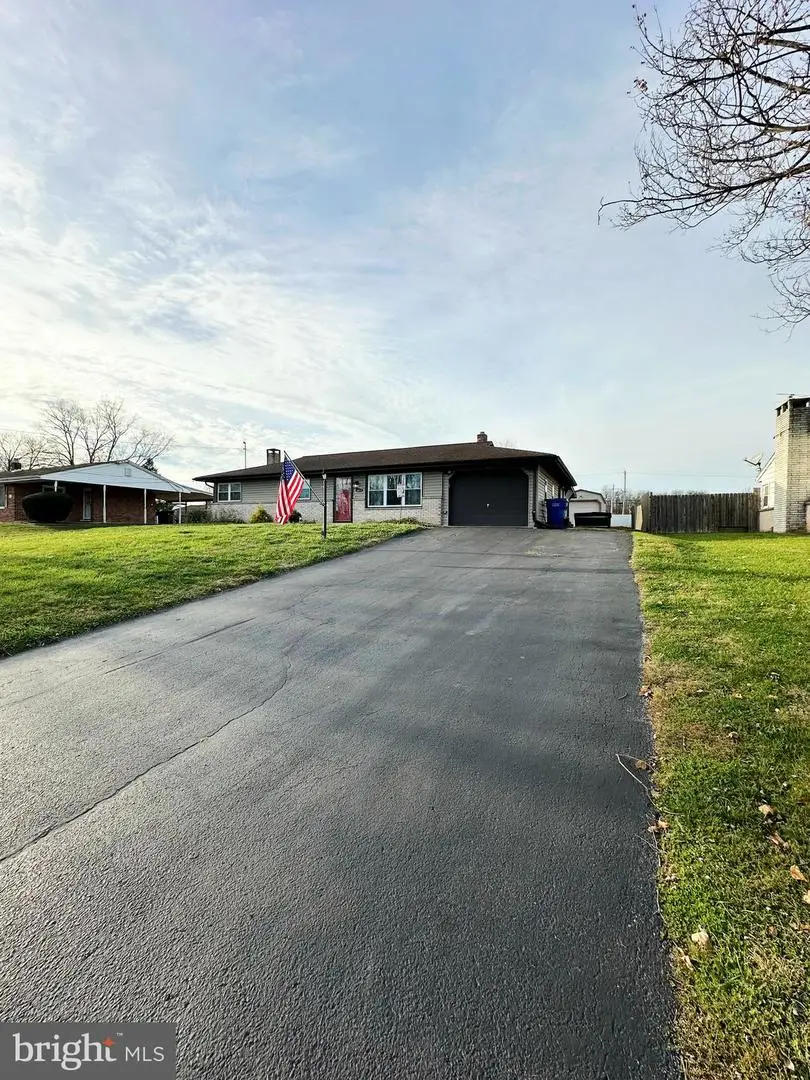 2417 Berkshire Ln, Dover, PA 17315 - Image #3