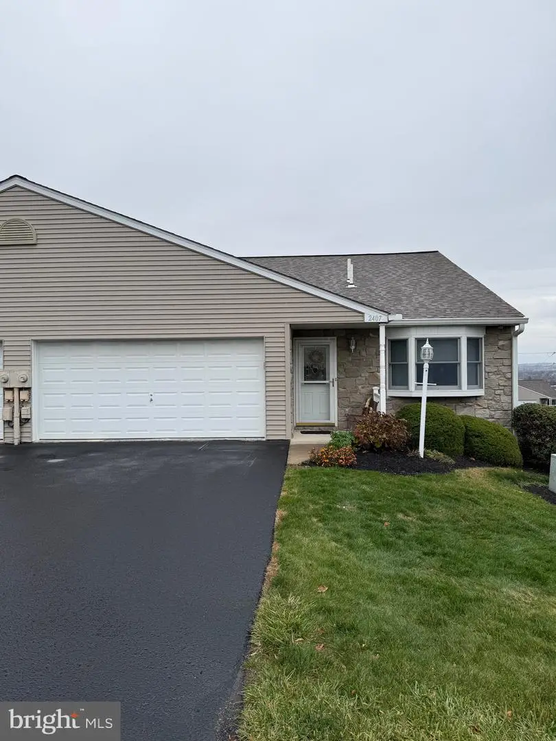 2407 Pin Oak Dr #33, York, PA 17406 - Image #1