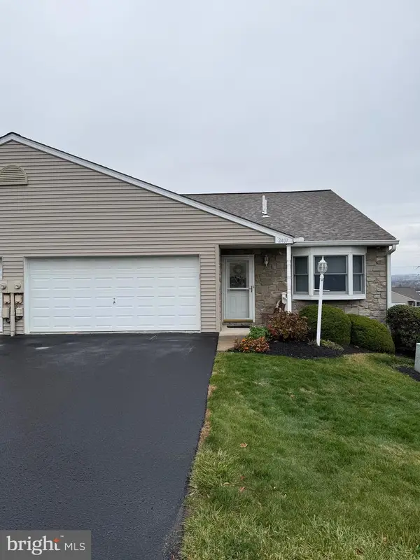 2407 Pin Oak Dr #33, YORK, PA 17406