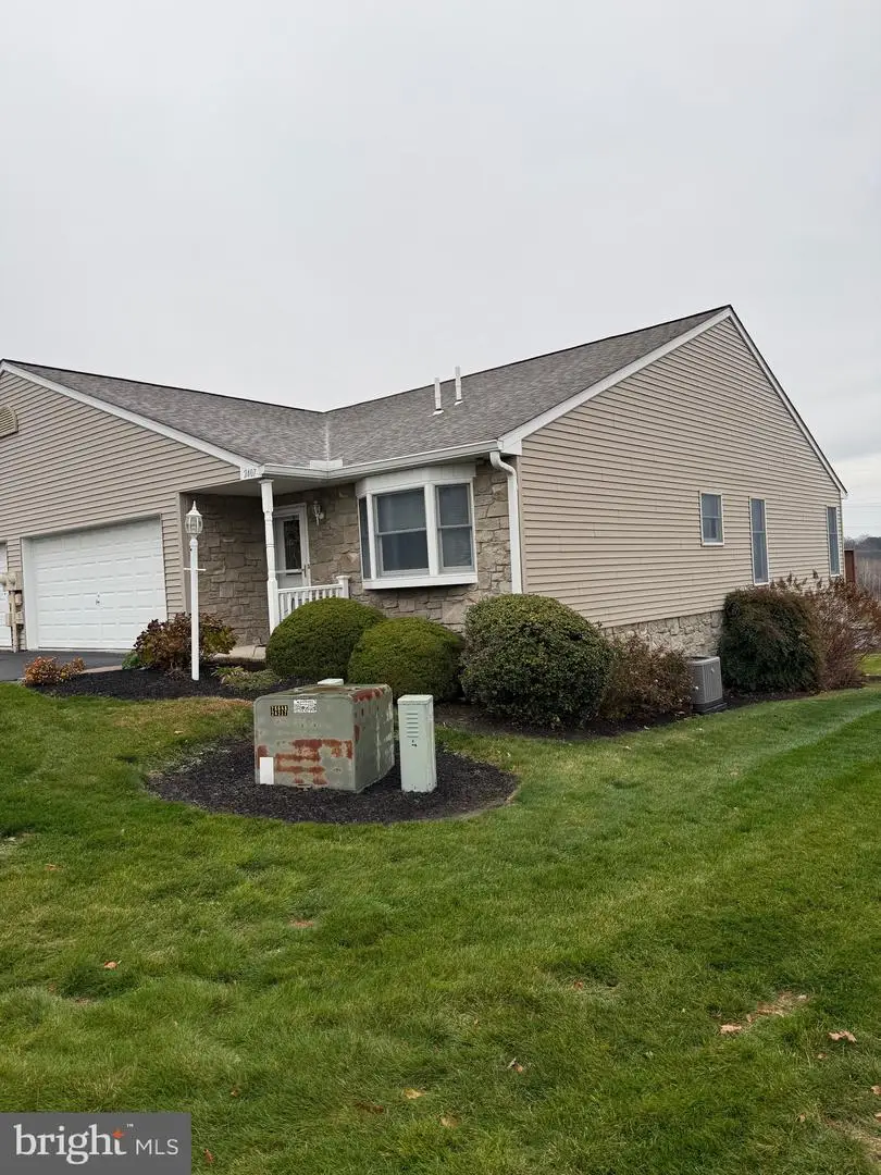 2407 Pin Oak Dr #33, York, PA 17406 - Image #2