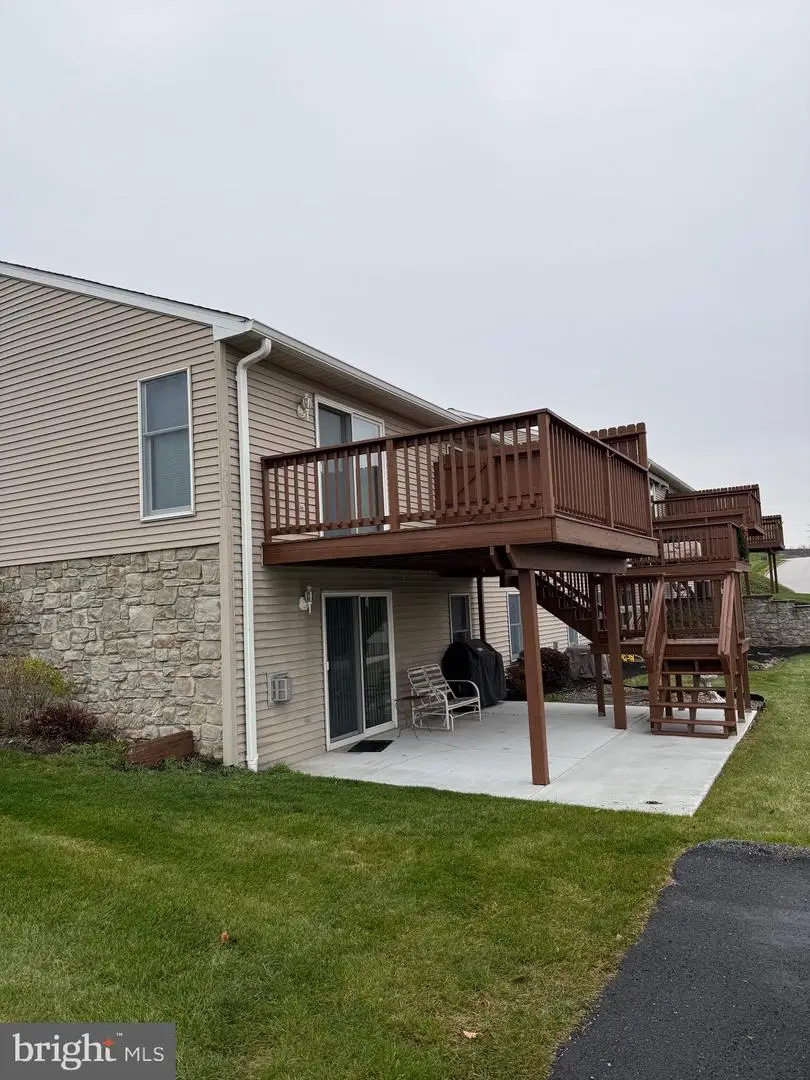 2407 Pin Oak Dr #33, York, PA 17406 - Image #3