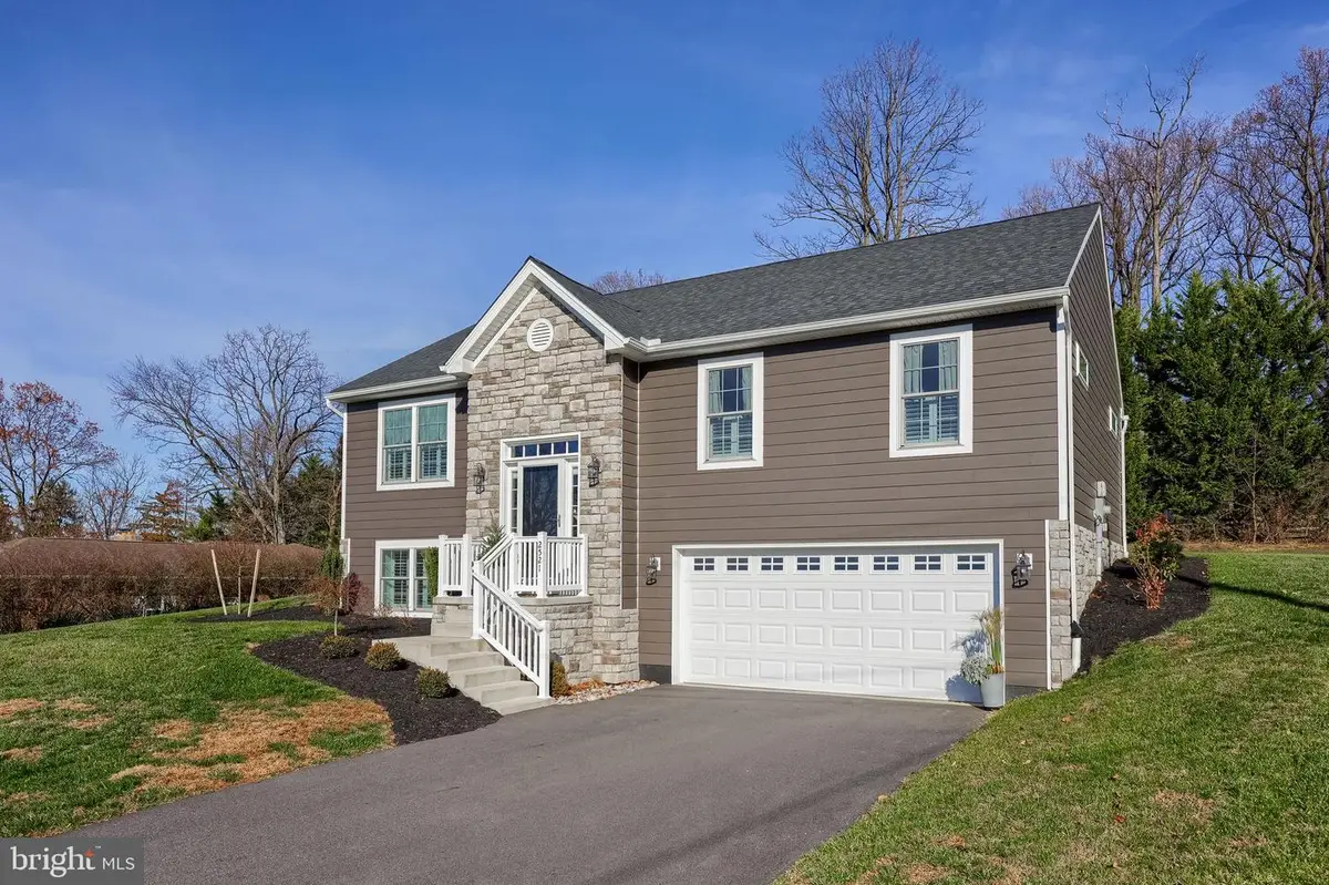 2521 Edgewood Ln, York, PA 17403 - Image #1