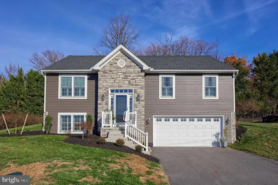 2521 Edgewood Ln, York, PA 17403 - Image #3