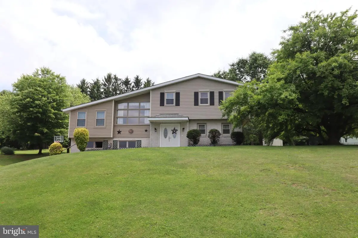 49 Valley View Dr, Hanover, PA 17331 - Image #1