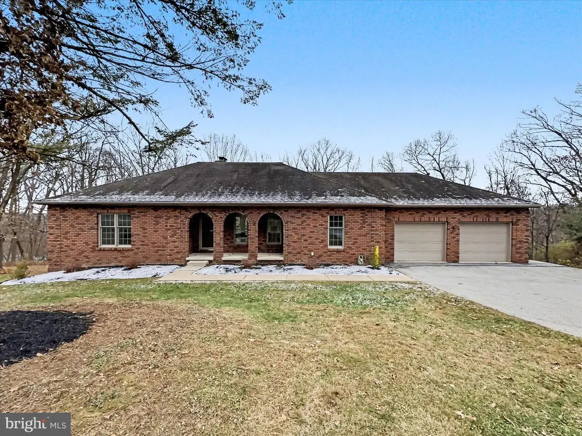 1903 Woodland Rd, York, PA 17403 - Image #1