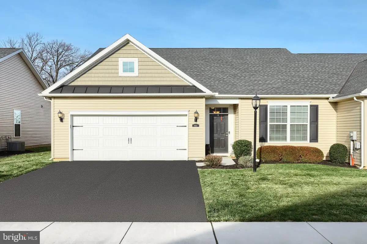 652 Cypress Dr #31, Hanover, PA 17331 - Image #1