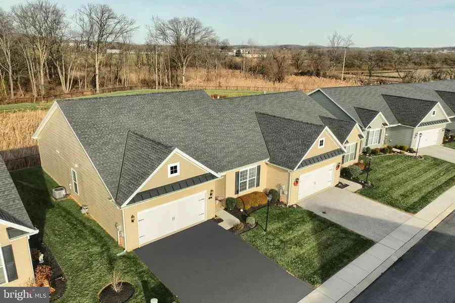 652 Cypress Dr #31, Hanover, PA 17331 - Image #2